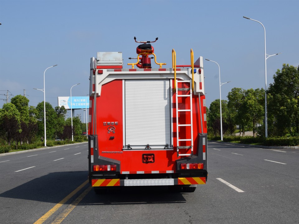 豪沃單橋干粉水聯(lián)用消防車(chē)（7噸）圖片