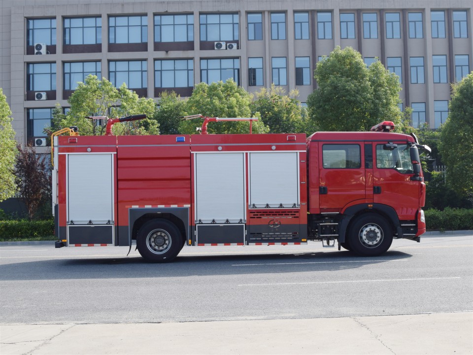 豪沃單橋干粉泡沫聯(lián)用消防車（7噸）圖片